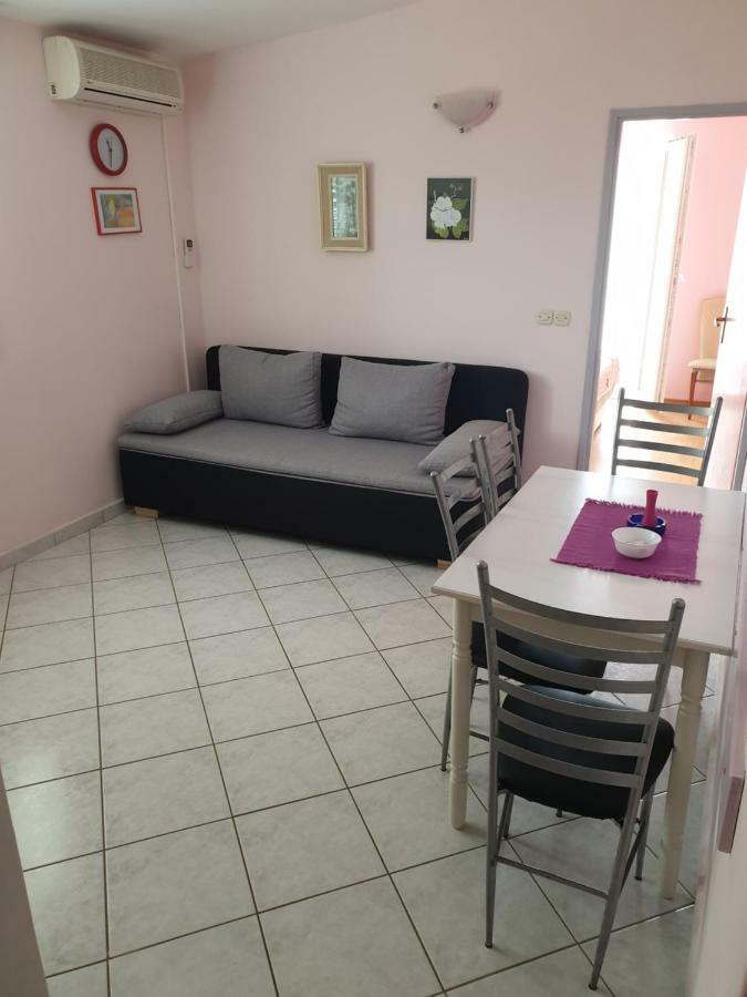 Apartments Martinovic By The Sea Kukljica Exterior foto
